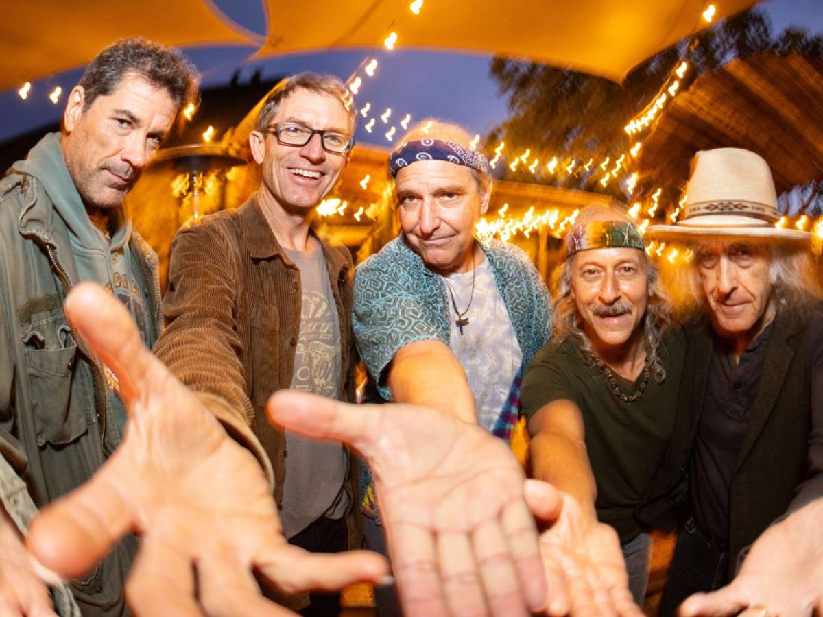 Skeleton Crewe ft. Rob Barraco, Barry Sless, Stephen Inglis, Pete Sears & Jay Lane